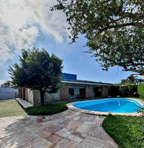 Linda casa com piscina Enseada